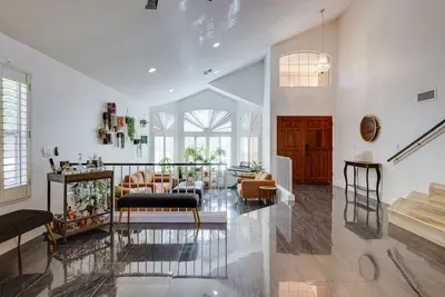 Image de Luxe Phoenix Home w/ Pool + Basketball Court!