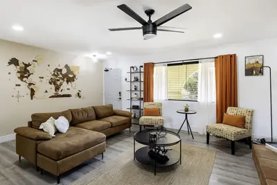 Image de Sky Harbor House - Hot Tub + Great Backyard Space!