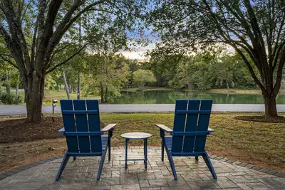 Image de Welcome to the Sporty Lakeview Ranch. Indoor & Outdoor Amenities galore! \n