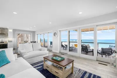 Image de Brand new oceanfront house with panoramic views of the Cape Cod Bay