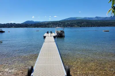 Image de Direct Beachfront w\/ Heated Pool, Dock & Buoy Luxury Dream Waterfront Home