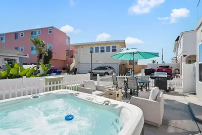 Image de Mission Paradise - Spa, Pet Friendly, Steps to Sand & W/D!