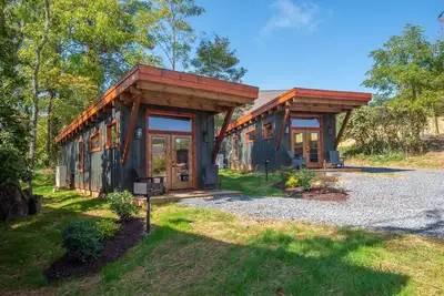 Image de 1 Mile to Downtown West Jefferson! Camping Cabin #3