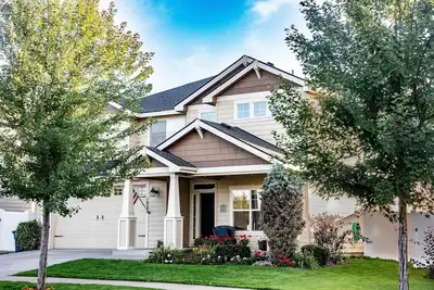 Image de Spacious Clean Open Beautiful Executive Home w/ Tesla Charger