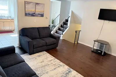 Image de Full suburban home 30 mins from downtown Chicago!