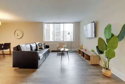 Image de Modern Apt with Easy D. C. Access