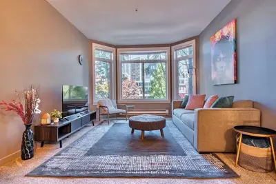 Image de Swanky 1 Bedroom Condo with Parking & Pool!