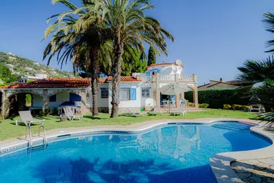 Image de Club Villamar - Villa espagnole et fonctionnelle avec piscine privée, à 4500 mètres de la plage, . . .