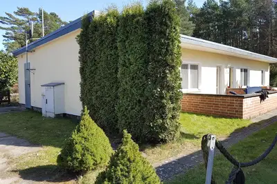 Image de Gemütlicher Bungalow in Direkter Küstenwaldlage - 5 min zum Weißen Ostseestrand