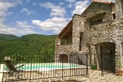 Image de Maison de vacances 'Gite Des Ressources' avec vue sur les montagnes, piscine partagée et Wi-Fi