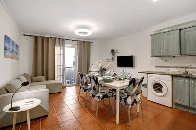 Image de Maison de vacances \"Mi Refugio en La Jaca\" avec vue sur la mer, terrasse privée et Wi-Fi