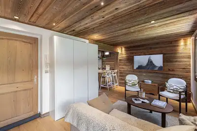 Image de Appartement rénové près des remontées mécaniques et du centre, avec terrasse et parking couvert