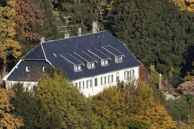 Image de Maison familiale à Orbey, 3 chambres, parking privé, espace vert, jeux pour enfants