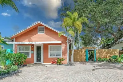 Image de 2-Cottage Downtown Oasis, Pool/Spa by Pmi