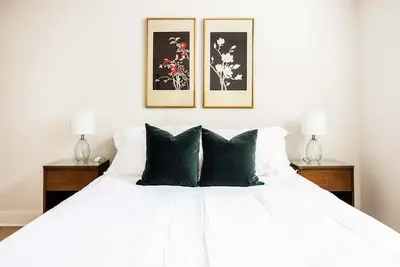 Image de Upscale Condo - Gym, Game Room, Coffee Shop