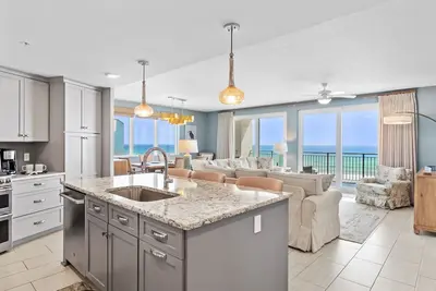 Image de Blu 501 ~ Luxury End-Unit w/3 Master Suites & Amazing Oceanfront Views ~ Sleeps 8