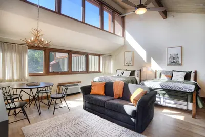 Image de Starlight Suite (#747) | 10 min to Ski - Golf Course - Ac/Pool/Hot Tub