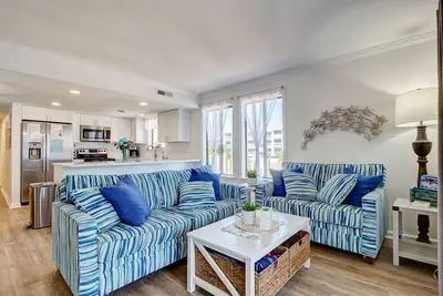 Image de Two bedroom townhome across from the beach!