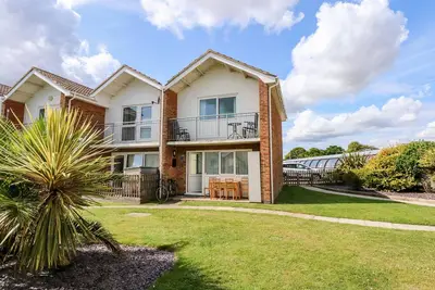 63 The Waterside Holiday Park, pet friendly, with pool in Corton