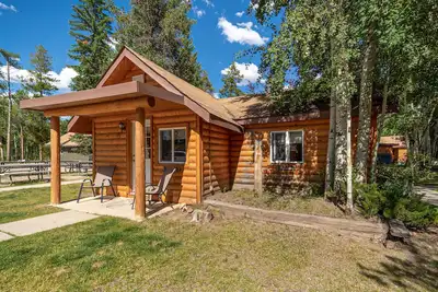 Image de Walk to town! Charming Cabin located at the Historic Daven Haven Lodge
