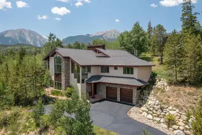 Image de Heavenly haven w/hot tub—perfect for winter play & summer mountain escapes!