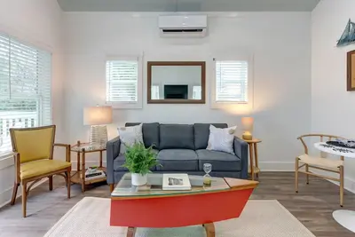 Image de MidShipTury Cottage - 5 minutes to Sav \/ 15 to Beach by Lucky Savannah