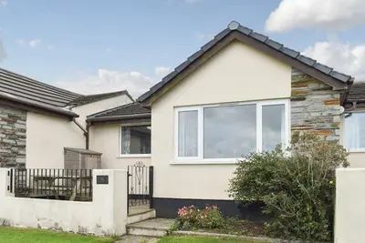 Image de A comfortable and well presented, two bedroom, terraced holiday chalet that sleeps five people.