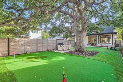 Image de Custom New Build Central Austin Home Mins to Dt