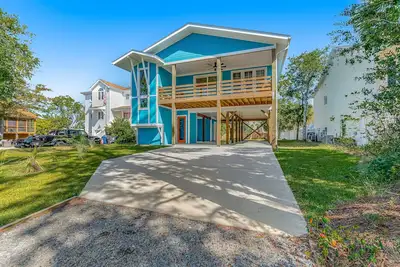 Image de Dog-friendly home near the beach & Intracoastal with outdoor shower & deck