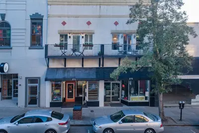 Image de Heart of Downtown Wilmington Ilm - Sleeps 12! Sauna, walking distance to a lot.