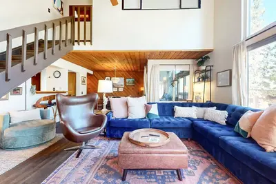 Image de Courchevel #5 (2-Bedroom Condo) with Pool by RedAwning