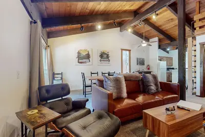 Image de Lakeview Lodge #2 (2-Bedroom Condo) by RedAwning