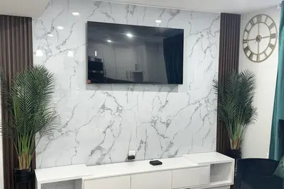 Image de 2 Bedroom Basement Apartment with Seperate Entrance. Free Wifi & Parking.