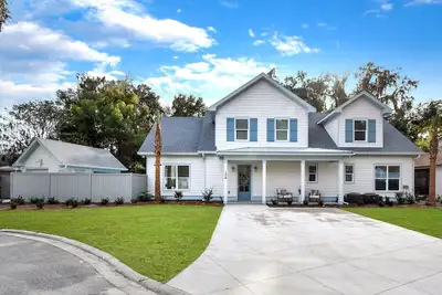 Image de Peaceful vacation retreat on Ssi within walking distance of beach & Pier Village