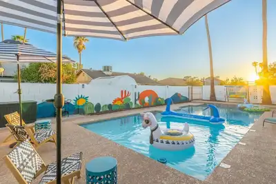 Image de Splash & S'mores: Fire Pit and Heated Pool Retreat with Games Galore!