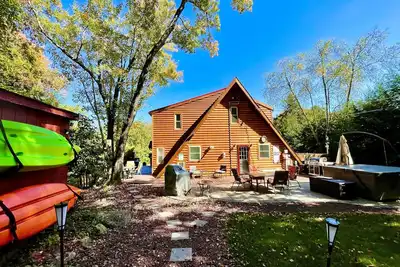 Image de Log House by the Lake - One of a Kind Property