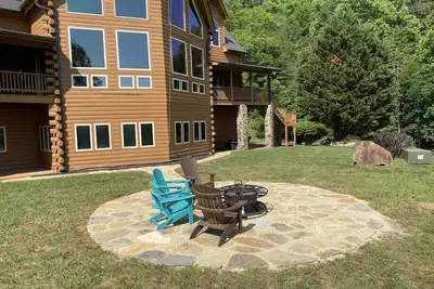 Image de Dramatic Remodeled Log home with everything!