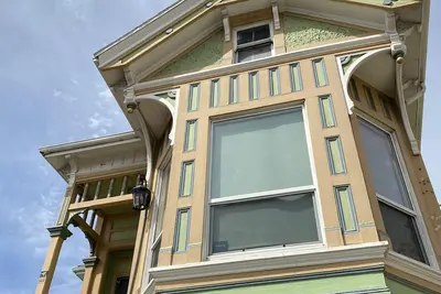 Image de Charming Victorian Cottage Upper Unit 3 Bedroom Near Oakland's San Antonio Park
