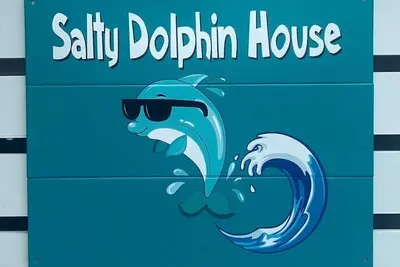 Salty Dolphin House - Guana Cay, In the Settlement