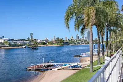 Image de Home in Broadbeach Waters