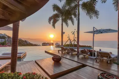 Image de 2br Downtown Condo at Soho by Maxwell Residences