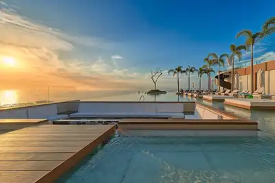 Image de Brand New Soho Penthouse in Pv!