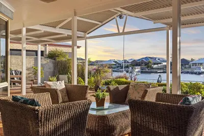 Image de “Kaya Manzi” Canal front home. Great for families and friends