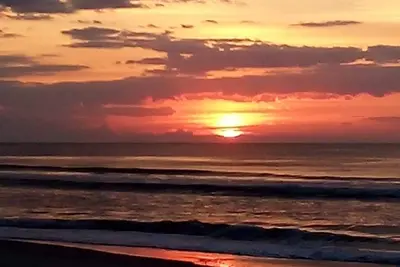 Image de Located in walking distance to the heart of surf city. \n515 N. Shore Surf City
