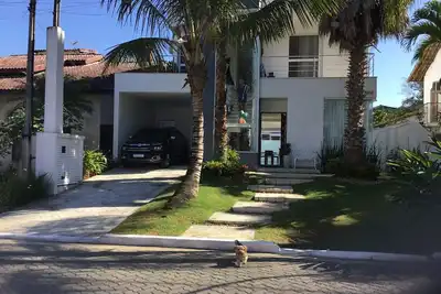 Image de Casa com Piscina em Condomínio na Praia de Pernambuco / Guarujá