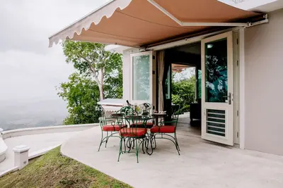 Image de La Casita - Cozy retreat on top of Pr mountains with stunning south coast views!