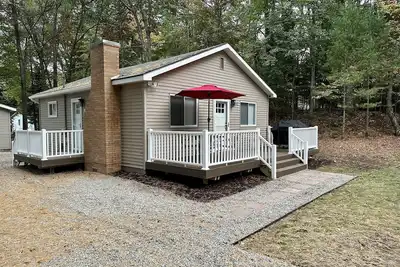 Image de Newly updated 2 bedroom home just minutes to the Lake and Orv Trails!