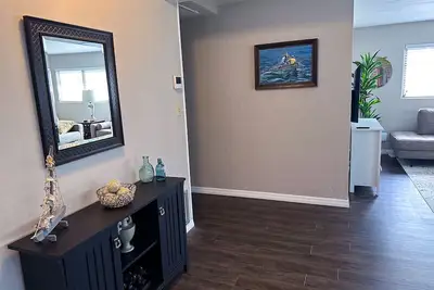 Image de Central & Spacious Home - Close to Everything!
