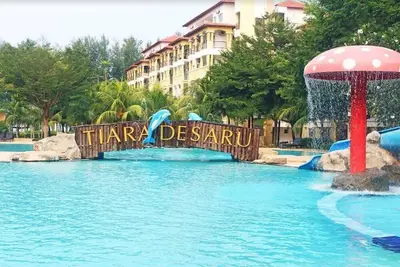 Image de Percutian yang tenang dengan kolam renang yang bersih, taman riadah, dan pantai