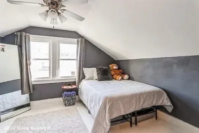 Image de This bungalow is full of character and charm for your stay in small town Iowa